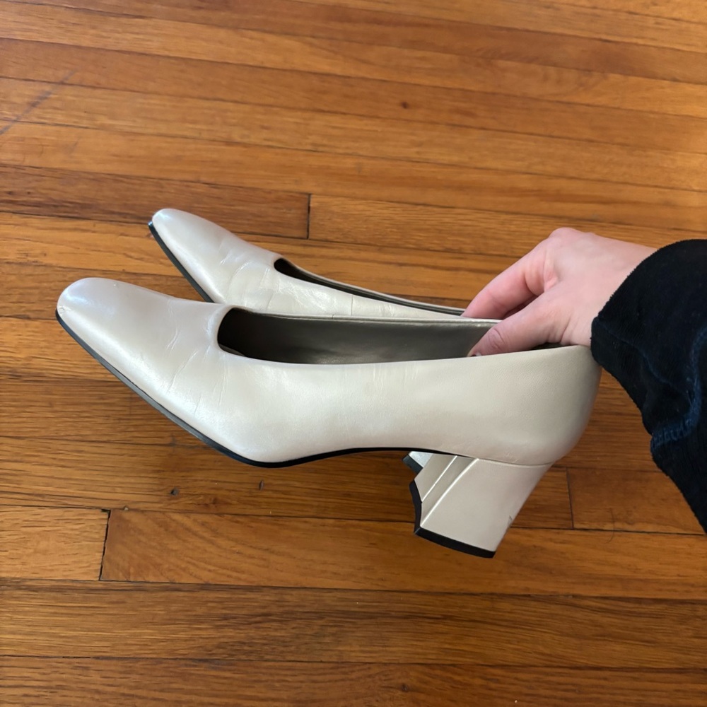 Bandolino cream square toe pumps